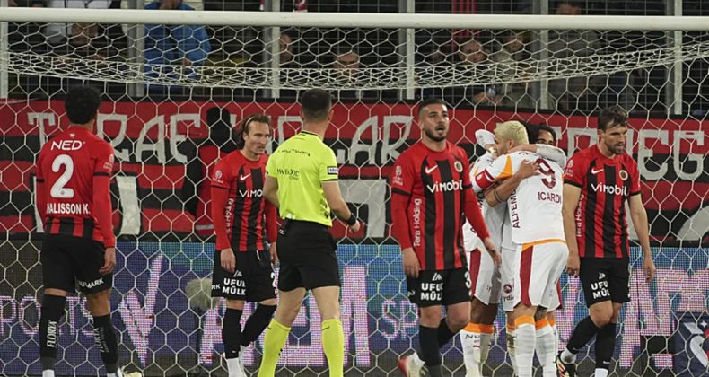 VAR kayıtları yayınlandı! İşte Fenerbah&ccedil;e ve Galatasaray ma&ccedil;larının hakem konuşmaları