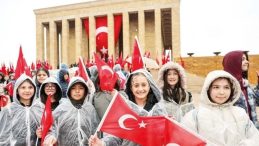 Yağmur &ccedil;amur demedik atam sana geldik