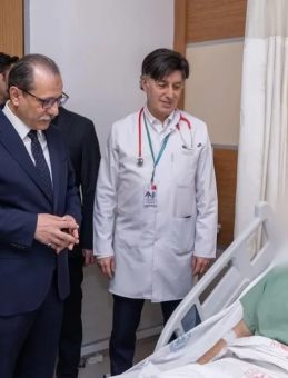 Yaralı polisleri hastanede ziyaret ettiler