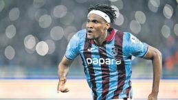 Yarım sezonda zirveye yerleşti