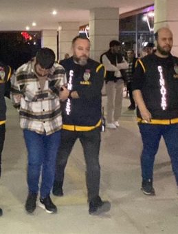 Yaşlı kadını 5 altın için boğdu