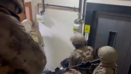 Yeni nesil su&ccedil; &ouml;rg&uuml;tlerine operasyon: Evden ka&ccedil;ıp iş yerini ateşe verdiler!