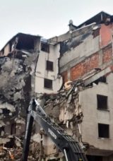 Yıkım Kurbanı Minik Tesnim Son Yolculuğuna Uğurlandı