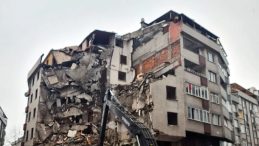 Yıkım Kurbanı Minik Tesnim Son Yolculuğuna Uğurlandı