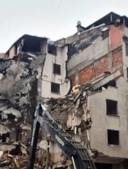 Yıkım Kurbanı Minik Tesnim Son Yolculuğuna Uğurlandı