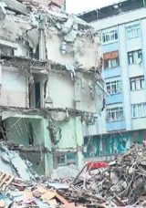 Yıkımda Başına Beton Par&ccedil;ası D&uuml;şen &Ccedil;ocuk Hayatını Kaybetti