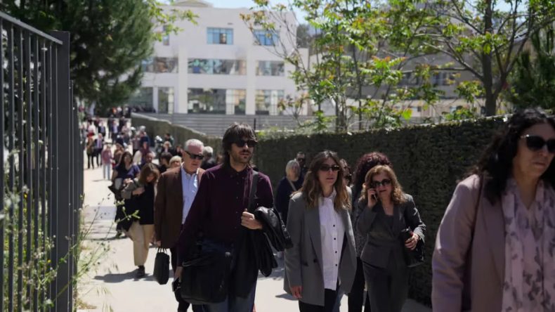 Yunanistan&rsquo;da Peş Peşe 2 Silahlı Saldırı: D&ouml;rd&uuml;nc&uuml; Kattan Sivillere Ateş A&ccedil;ıldı