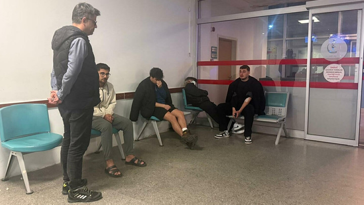 Yurtta kalan 73 &uuml;niversite &ouml;ğrencisi mide bulantısı ve kusma şikayetiyle tedaviye alındı