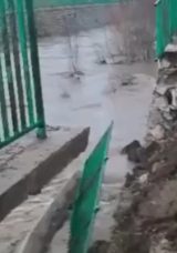 Y&uuml;ksekova&rsquo;da sağanak yağış nedeniyle istinat duvarı &ccedil;&ouml;kt&uuml;