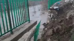 Y&uuml;ksekova&rsquo;da sağanak yağış nedeniyle istinat duvarı &ccedil;&ouml;kt&uuml;