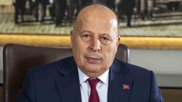 Y&uuml;reğir Belediye Başkanı Ali Demir&ccedil;alı G&ouml;revden Uzaklaştırıldı