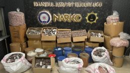 Zehir imalathanesine baskın! Koli koli uyuşturucuyla yakaladılar&hellip;