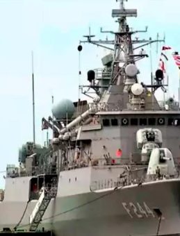 Ziyarete a&ccedil;ılan TCG Barbaros b&uuml;y&uuml;k ilgi g&ouml;rd&uuml;