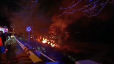 Zonguldak'ta plaja yakın barakalar yandı! Kundaklama ş&uuml;phesiyle soruşturma başlatıldı