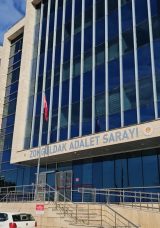 Zonguldak&rsquo;ta dehşete d&uuml;ş&uuml;ren olay! Banyo duvarını delip alt komşusunu kayda aldı: O şahıs tutuklandı!